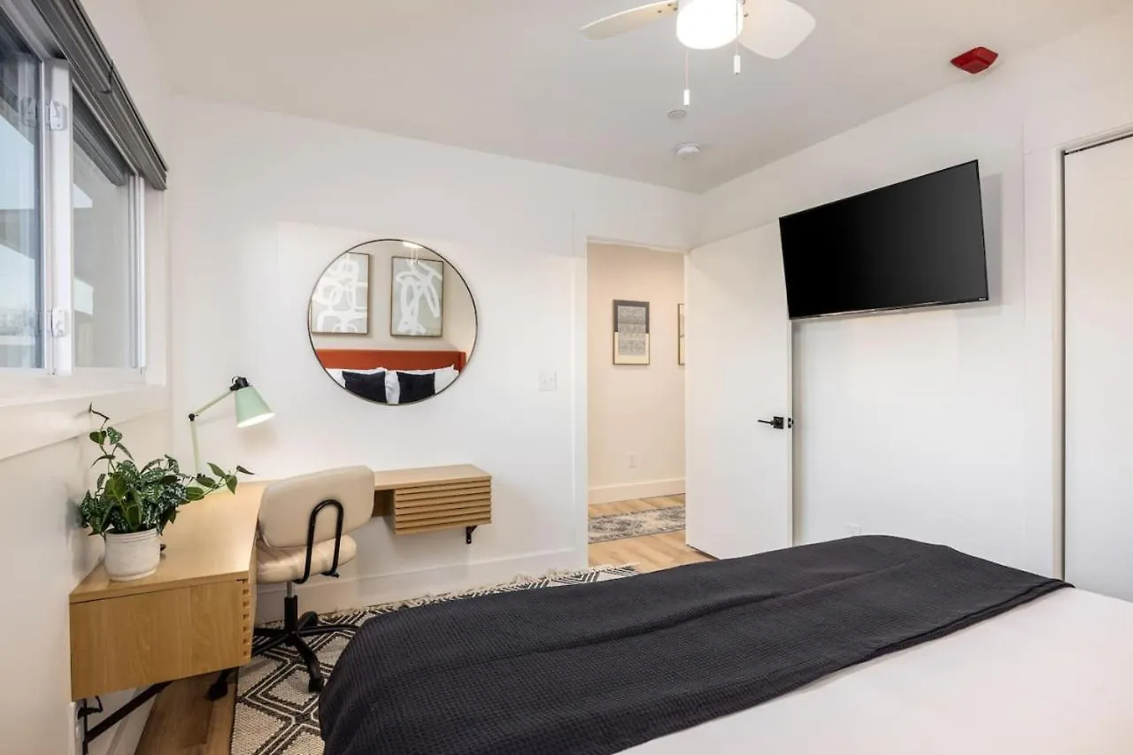 Apartment 4 Beds 3 Bedroom Updated Condo W Desks Patio And Parking Nashville