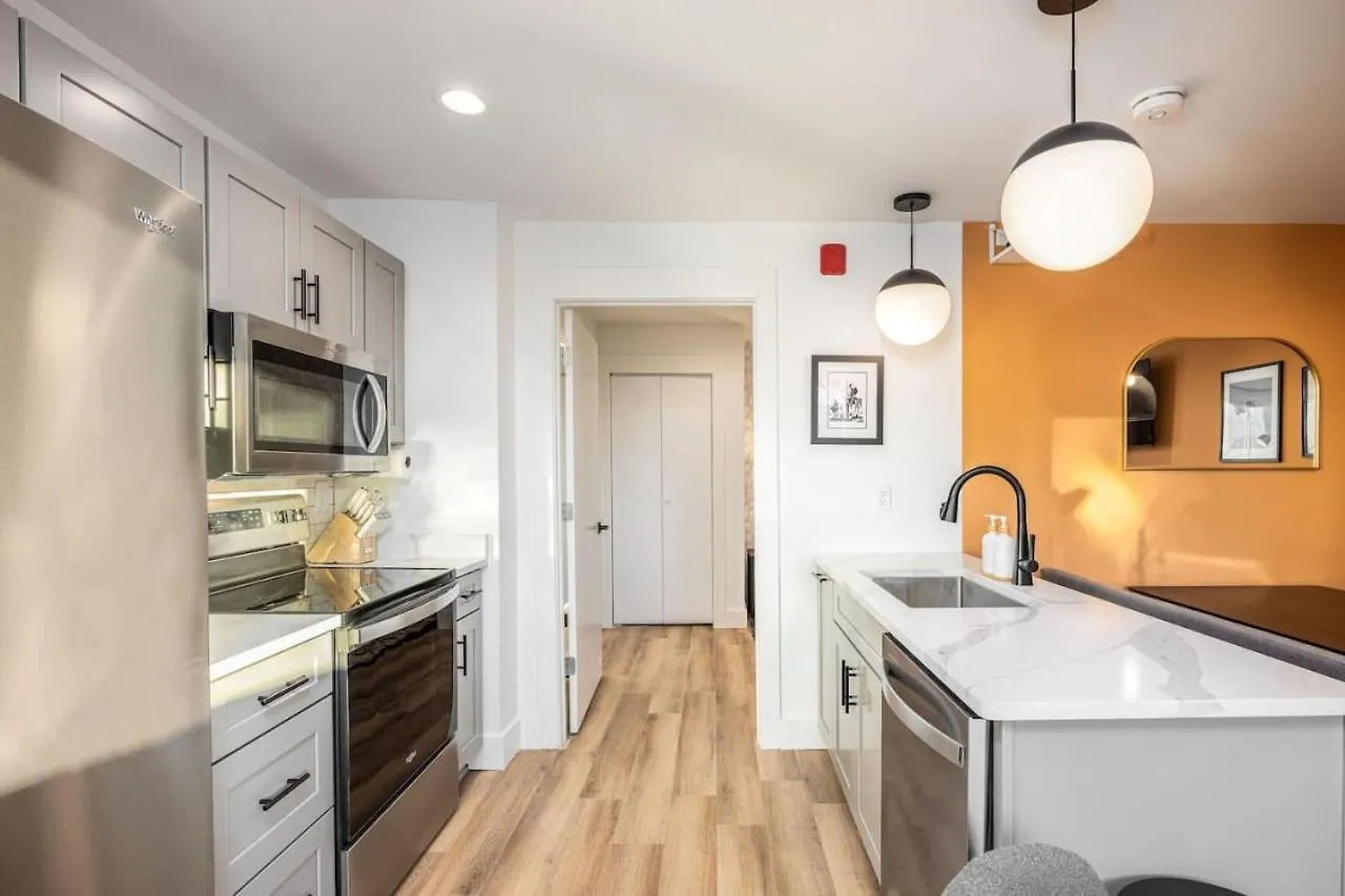 Apartment 4 Beds 3 Bedroom Updated Condo W Desks Patio And Parking Nashville United States