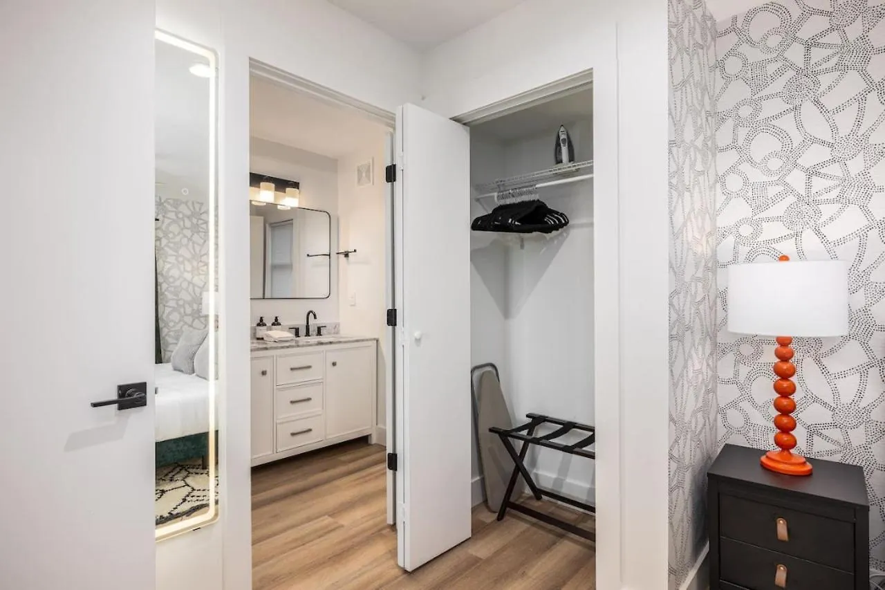 4 Beds 3 Bedroom Updated Condo W Desks Patio And Parking Nashville 0*,  United States