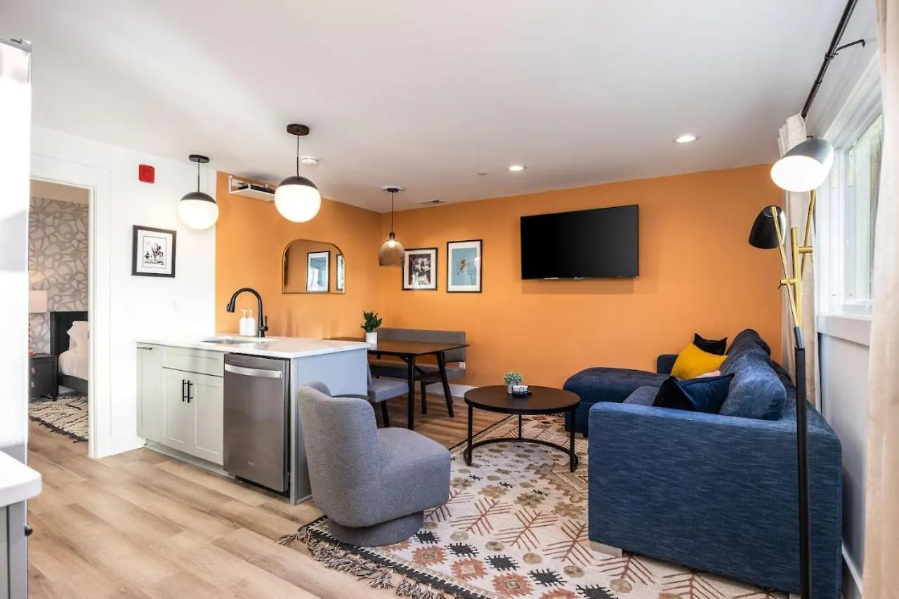 4 Beds 3 Bedroom Updated Condo W Desks Patio And Parking Nashville 0*,  United States